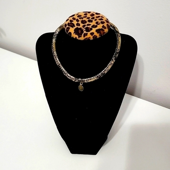 Jewelry - snakeskin print faux choker necklace magnetic clasp